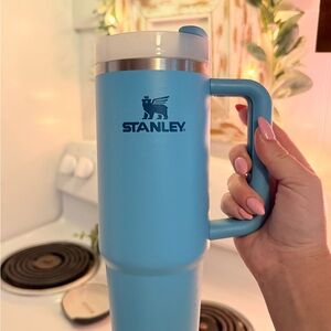 30oz Stanley in Pool, limited edition. Baby blue.